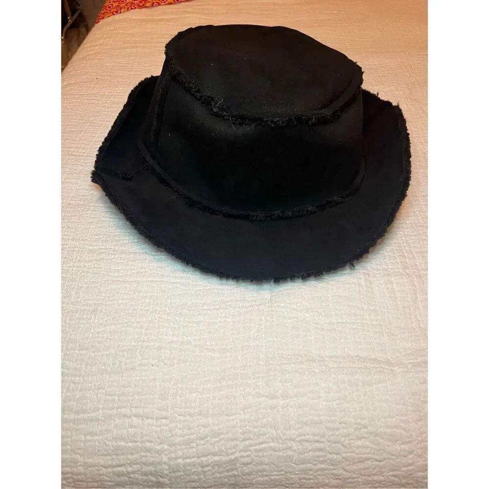 HatAttack Reversible Faux Shearling Bucket Hat - Black NEW NWT